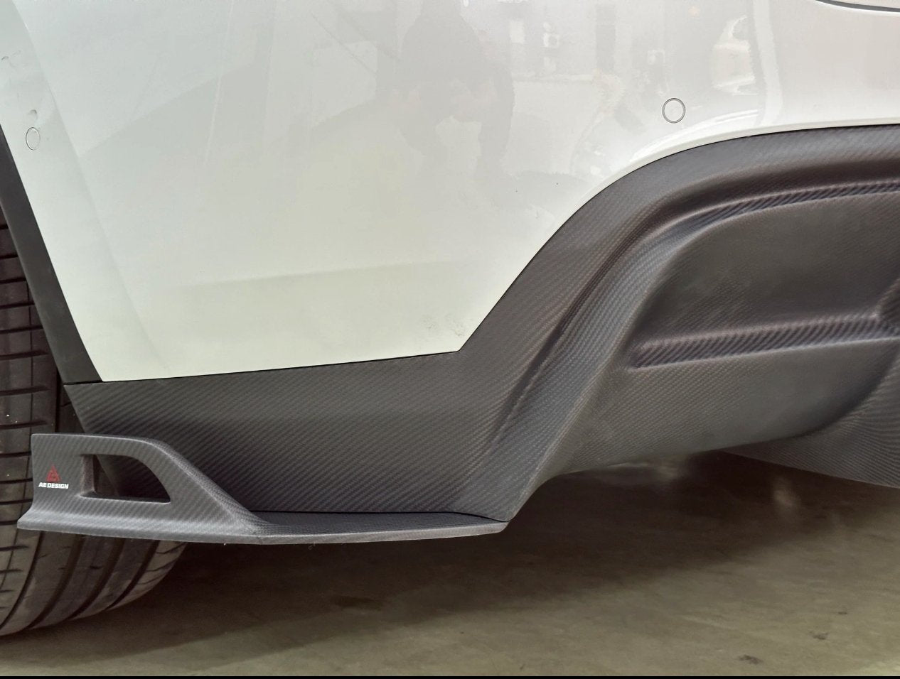 AERO DESIGN - TESLA MODEL Y CARBON FIBRE REAR DIFFUSER WITH TAIL