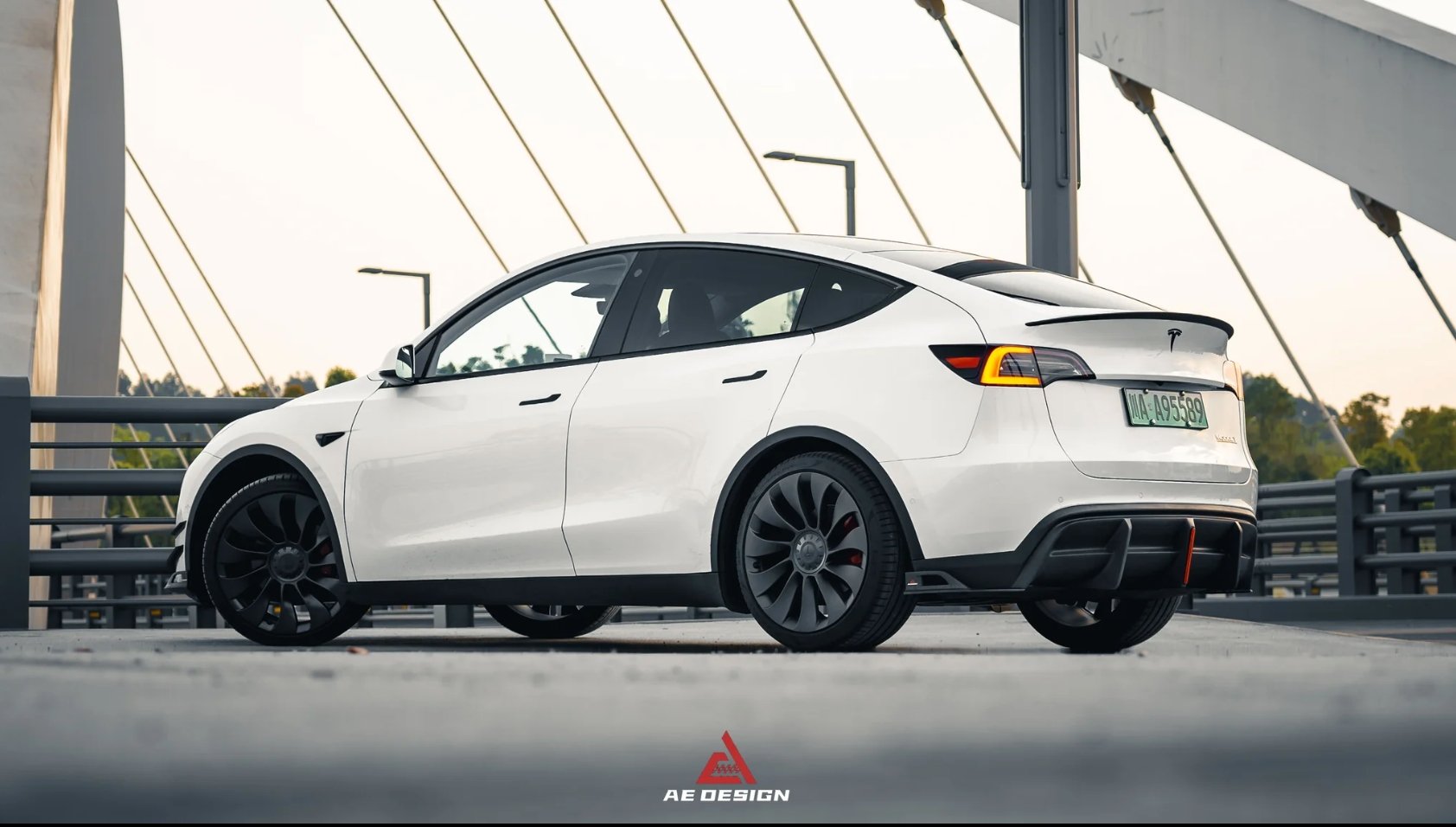 AERO DESIGN - TESLA MODEL Y CARBON FIBRE REAR DIFFUSER WITH TAIL