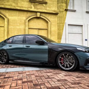 TAKD - BMW 5 SERIES G60 DRY CARBON FIBRE SIDE FENDERS